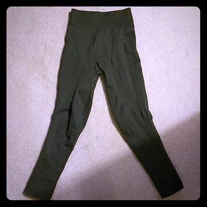 Lululemon Zone in Crop Olive Green Size 2